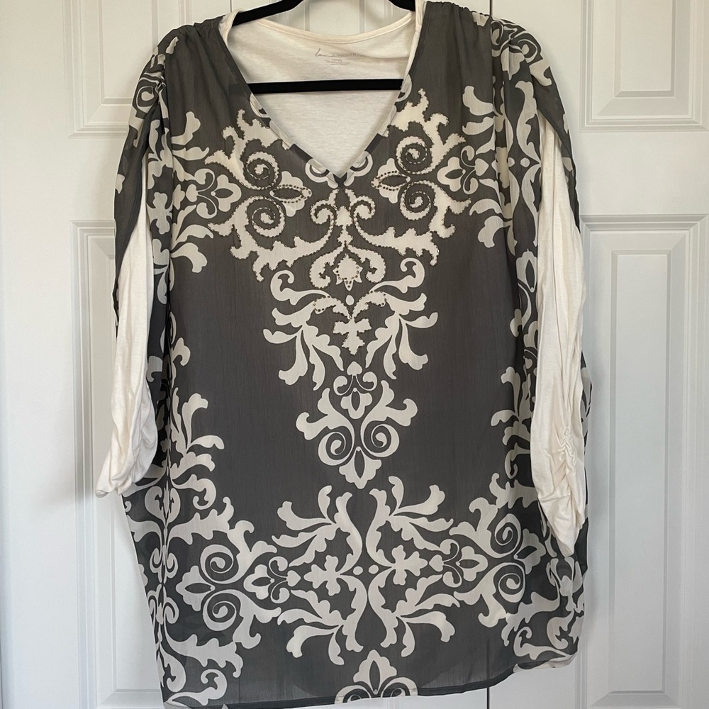 Woman’s lane Bryant blouse